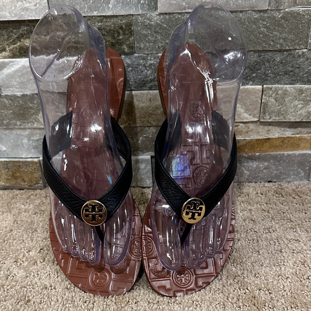Tory Burch Thora Sandals Black. size 6